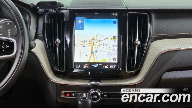 Volvo XC60 2019 — photo 26