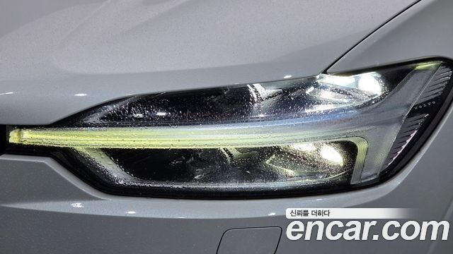 Volvo XC60 2019 — photo 8