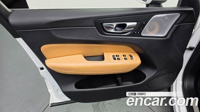 Volvo XC60 2019 — photo 14