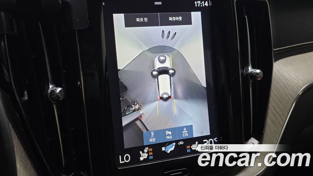 Volvo XC60 2019 — photo 27