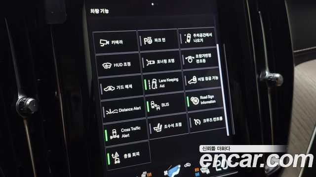 Volvo XC60 2019 — photo 29