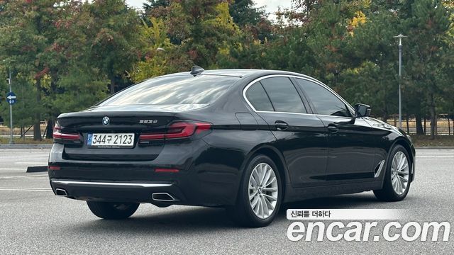 BMW 5-Series 2023 — photo 2
