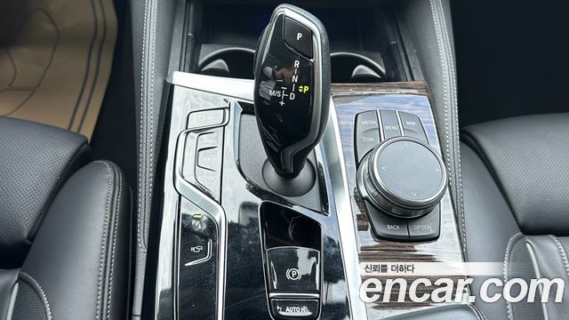 BMW 5-Series 2023 — photo 9