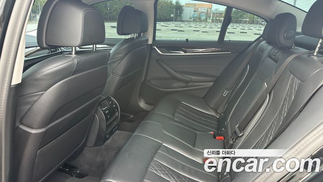 BMW 5-Series 2023 — photo 12