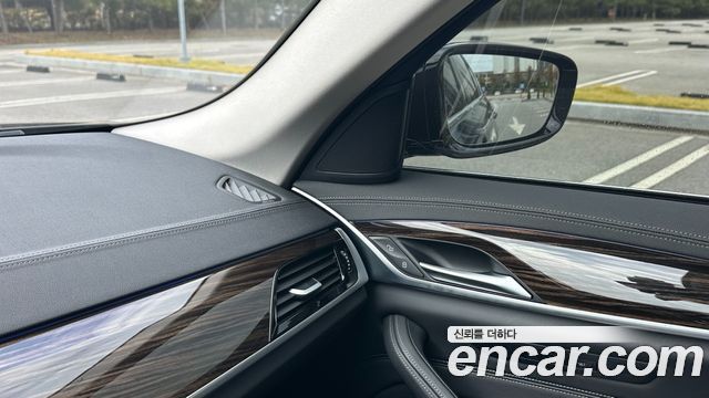 BMW 5-Series 2023 — photo 13
