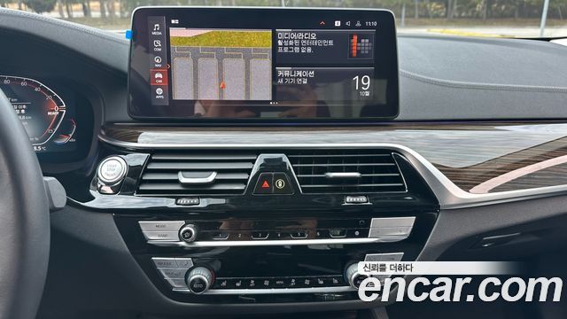 BMW 5-Series 2023 — photo 14