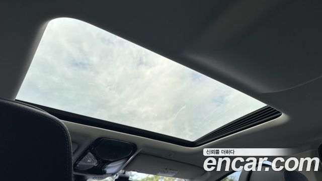 BMW 5-Series 2023 — photo 18