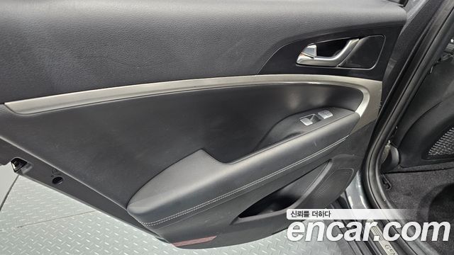 Genesis G70 2020 — photo 15