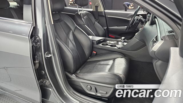 Genesis G70 2020 — photo 16