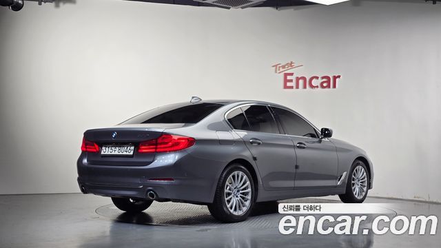 BMW 5-Series 2020 — photo 2