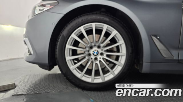 BMW 5-Series 2020 — photo 5