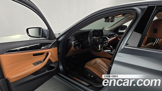 BMW 5-Series 2020 — photo 13