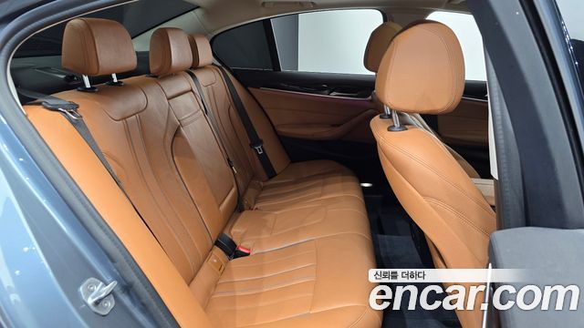 BMW 5-Series 2020 — photo 17