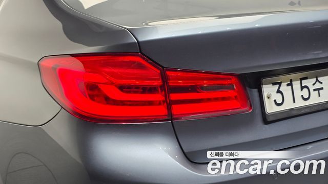 BMW 5-Series 2020 — photo 9
