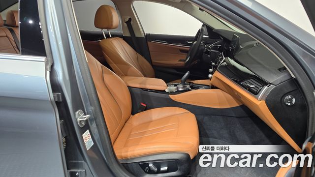 BMW 5-Series 2020 — photo 16