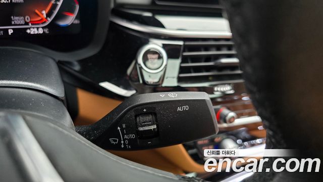 BMW 5-Series 2020 — photo 28