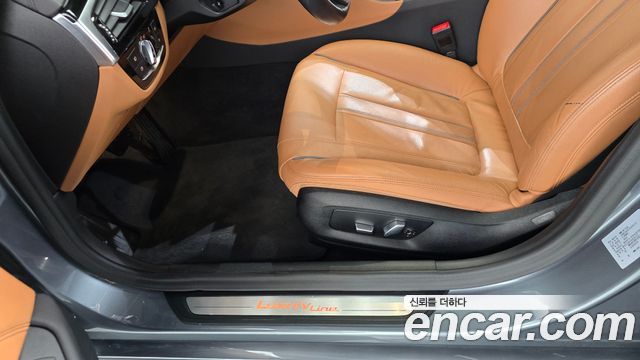BMW 5-Series 2020 — photo 34