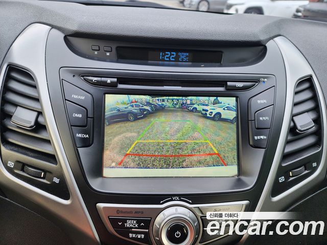Hyundai AVANTE 2016 — photo 12