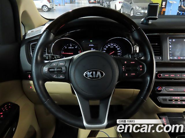 Kia Canival 2020 — photo 9
