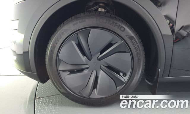 Tesla Model Y 2025 — photo 5