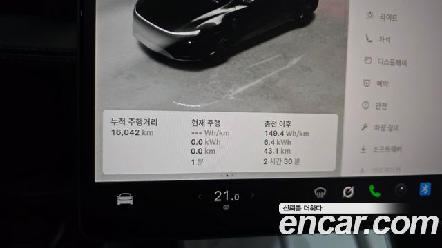 Tesla Model Y 2025 — photo 11