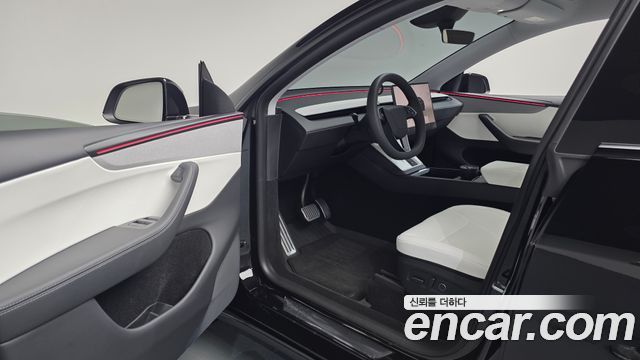 Tesla Model Y 2025 — photo 13