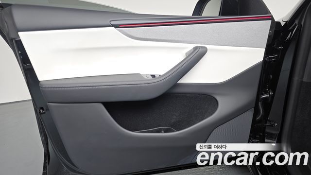 Tesla Model Y 2025 — photo 14