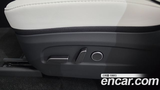 Tesla Model Y 2025 — photo 31