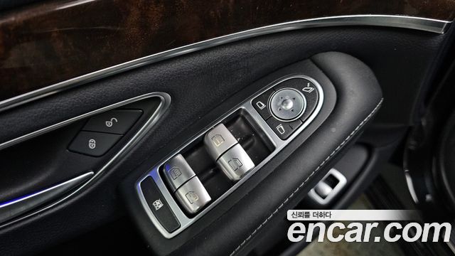 Mercedes-Benz S-Class 2018 — photo 24