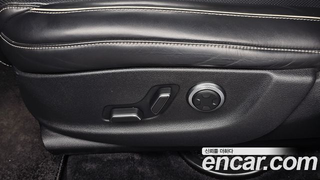 Genesis GV80 2020 — photo 32