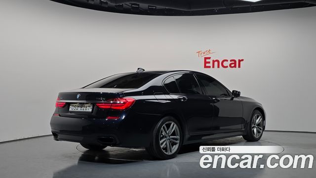 BMW 7-Series 2018 — photo 2