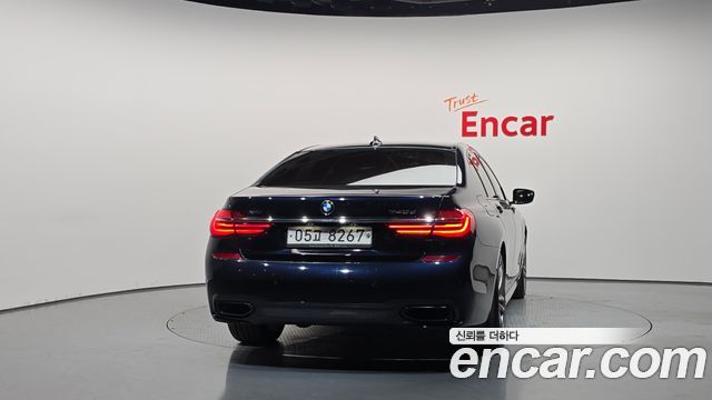 BMW 7-Series 2018 — photo 4