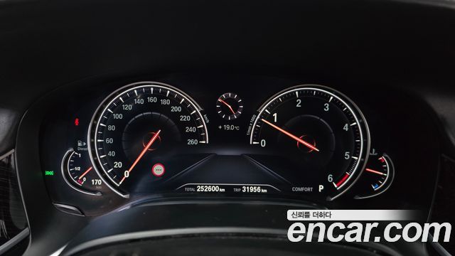 BMW 7-Series 2018 — photo 8