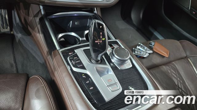 BMW 7-Series 2018 — photo 9