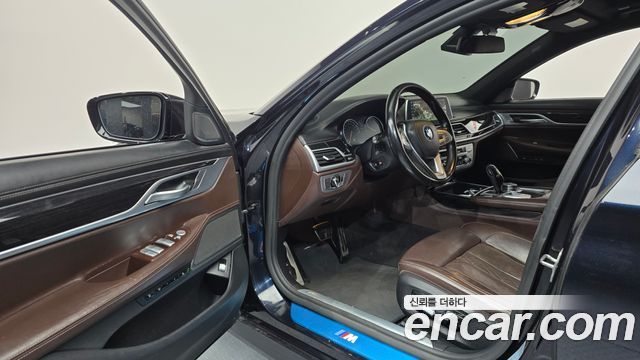 BMW 7-Series 2018 — photo 10