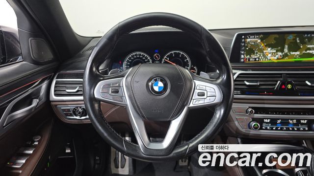 BMW 7-Series 2018 — photo 12