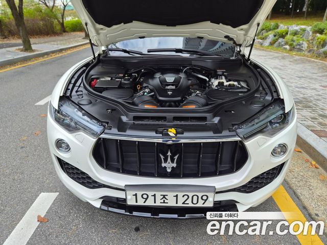 Maserati Levante 2017 — photo 6