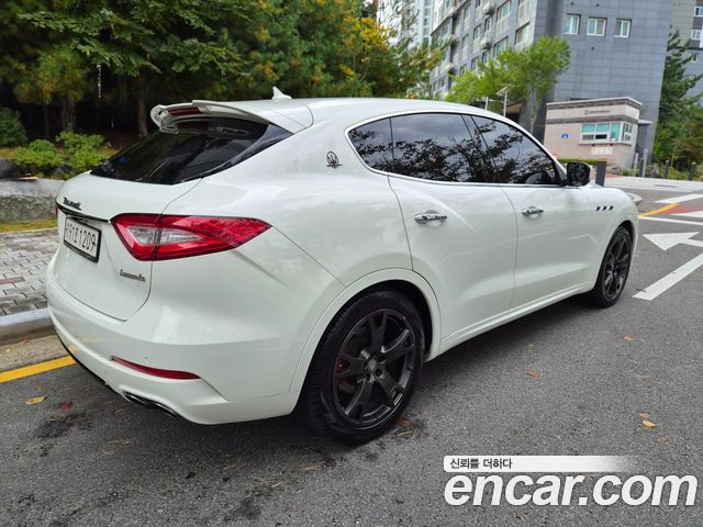 Maserati Levante 2017 — photo 17