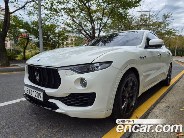 Maserati Levante 2017 — photo 18