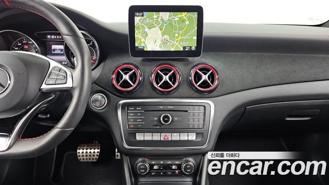 Mercedes-Benz CLA-Class 2018 — photo 15