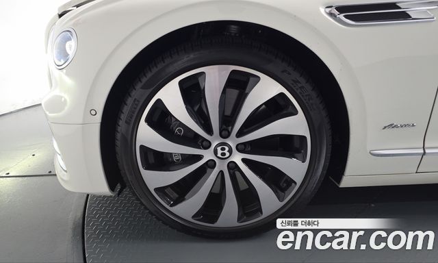 Bentley Flying Spur 2024 — photo 5
