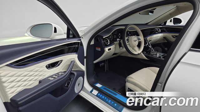 Bentley Flying Spur 2024 — photo 13