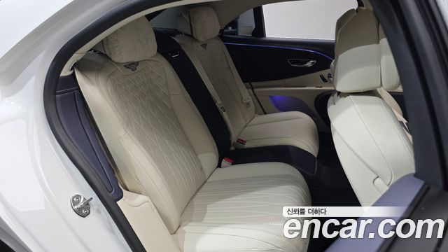 Bentley Flying Spur 2024 — photo 18