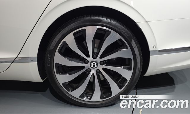 Bentley Flying Spur 2024 — photo 7