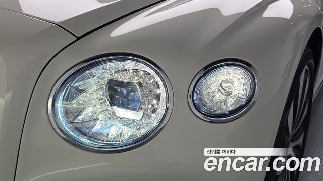Bentley Flying Spur 2024 — photo 8