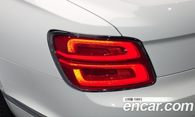 Bentley Flying Spur 2024 — photo 9