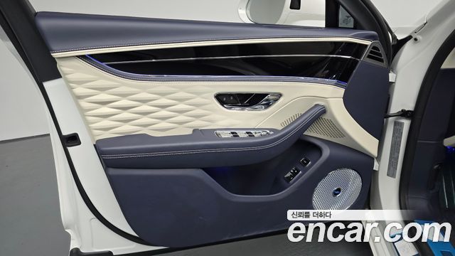 Bentley Flying Spur 2024 — photo 14
