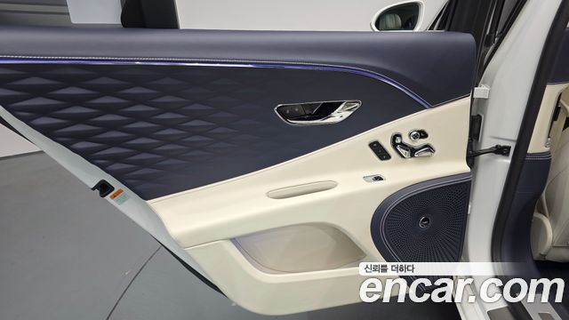 Bentley Flying Spur 2024 — photo 15