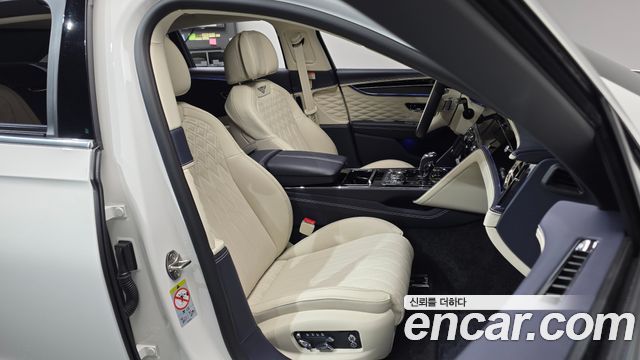 Bentley Flying Spur 2024 — photo 16