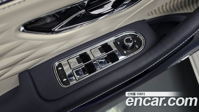 Bentley Flying Spur 2024 — photo 30